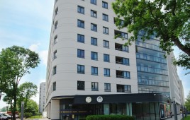 Włodarzewska 83