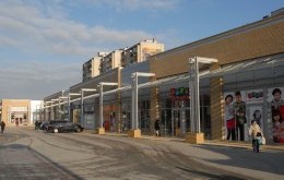 Street Mall Vis a Vis