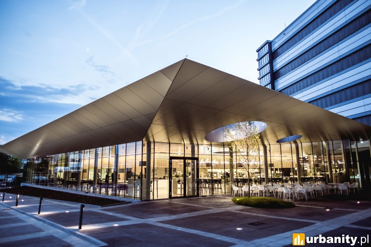 Miniaturka Restauracja przy biurowcu firmy Kaufland