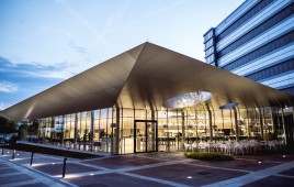 Restauracja przy biurowcu firmy Kaufland