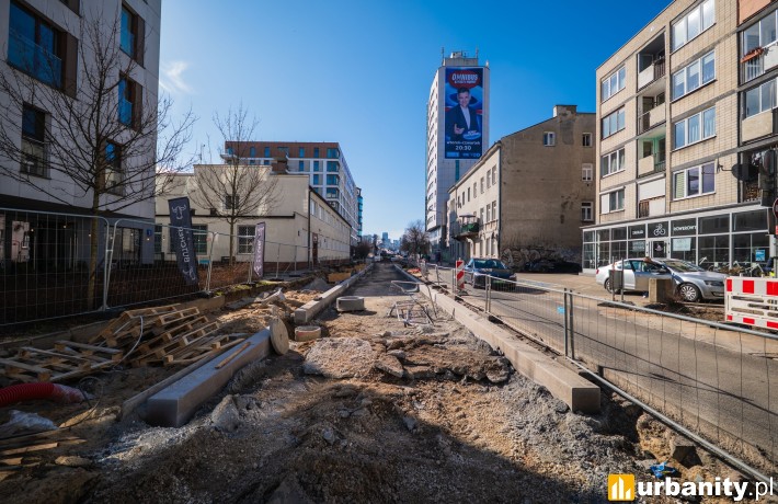 Jedna jezdnia, więcej zieleni. Okrzei przechodzi dużą zmianę