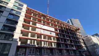 Gotowa konstrukcja apartamentowca w ścisłym centrum Warszawy. Ceny mieszkań zaczynają się od 1 mln zł