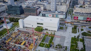Budowa nowej siedziby TR Warszawa nabiera tempa. Trwają prace konstrukcyjne i instalacyjne