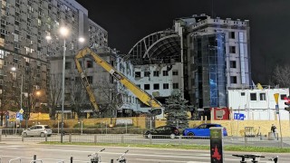 Zobacz, jak znika biurowiec w centrum Warszawy, w miejsce którego powstanie ponad 130-metrowy wieżowiec