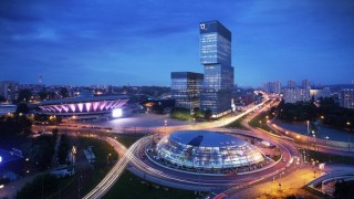 Powstaje elewacja na pierwszym biurowcu .KTW