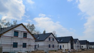 Kolejne domy powstają na Osiedlu Przy Jeziorach w Poznaniu