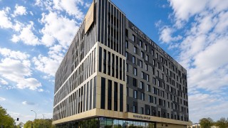 Dawny hotel przy Lotnisku Chopina przeszedł spektakularną metamorfozę. Tak wygląda dziś