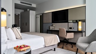 Dobudowali nowe skrzydło do wieżowca na Woli. Nowa oferta hotelu Leonardo Royal Warsaw