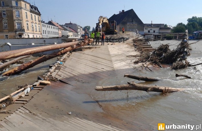 Trwa porządkowanie terenu pod budowę tymczasowego mostu, fot. gov.pl
