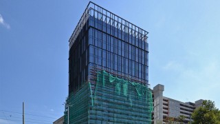 Biurowiec Artefakt we Wrocławiu ze szklaną elewacją, fot. alsen strasse 67. 