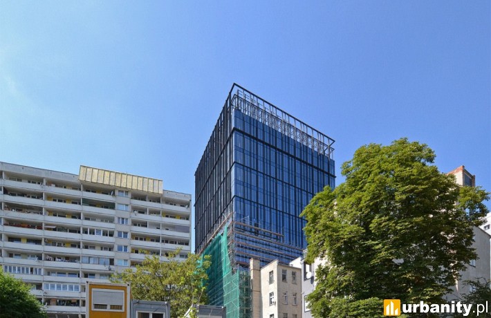 Biurowiec Artefakt we Wrocławiu ze szklaną elewacją, fot. alsen strasse 67. 