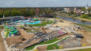 Termy Uniejów po rozbudowie. Są zjeżdżalnie, Flume Ride i strefy relaksu