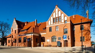 Oddano do użytku wyremontowany neogotycki dworzec w Pszczółkach