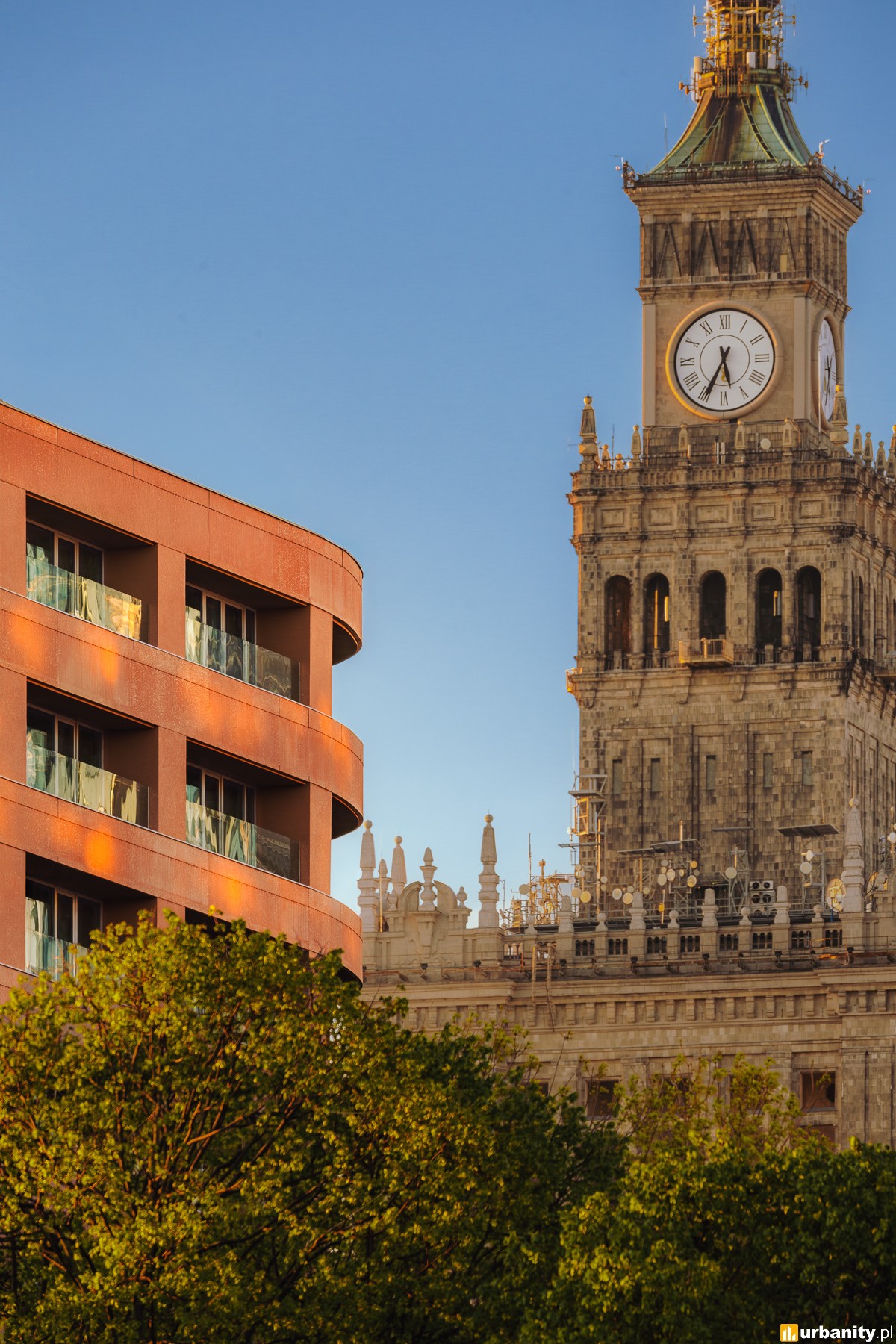 Warszawa pozbyła się budowlanego straszaka. Otwarcie apartamentowca premium w Śródmieściu