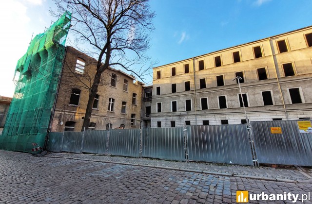 Rozpoczęła się przebudowa poszpitalnych budynków przy Szkolnej (fot. Rafał Leja)