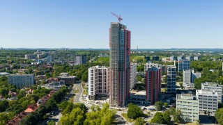 Ponad 120-metrowa wieża w centrum Katowic z niesamowitą panoramą. Mamy najnowsze zdjęcia z budowy