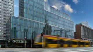 Nowa siedziba Newmark Polska w Warszawie w biurowcu zintegrowanym ze stacją metra