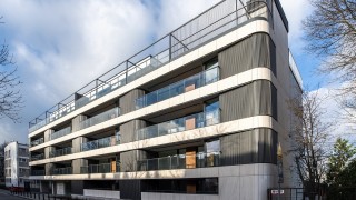 Apartamentowiec w sąsiedztwie Łazienek Królewskich gotowy do zamieszkania