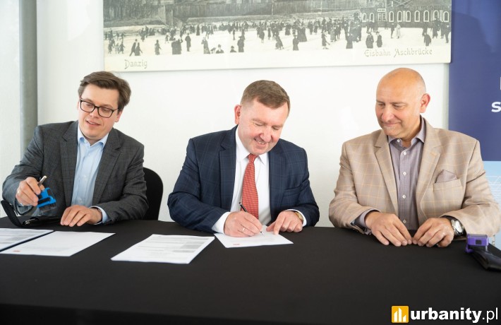 Podpisanie umowy z generalnym wykonawcą inwestycji, fot. Dekpol Budownictwo