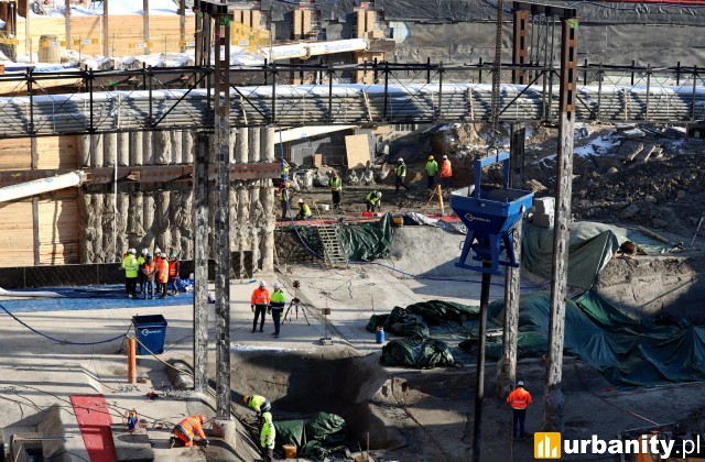 Wiosną zobaczymy pierwsze ściany. Budowa teatru na placu Defilad przyspiesza, fot. Warbud