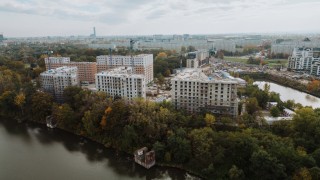 PFR Białowieska, zawieszenie wiechy, fot. Eiffage Budownictwo