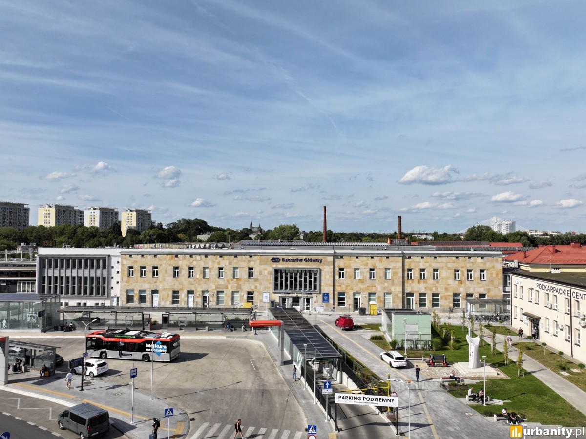 Wybudowany w 1858 roku dworzec przeszedł metamorfozę. Otwarcie Rzeszowskiego Centrum Komunikacyjnego