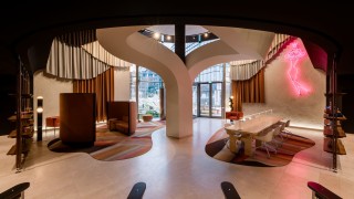 Imponujące wnętrza odnowionego kompleksu biurowego na warszawskim Służewcu