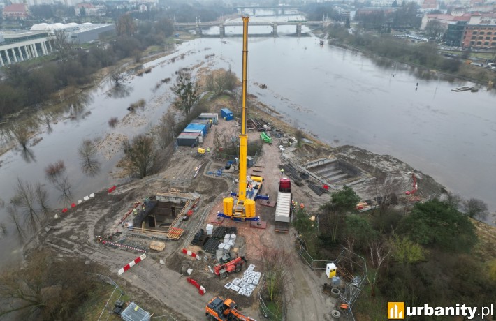 Pierwsze elementy stalowe na budowie nowych mostów w Poznaniu, fot. PIM