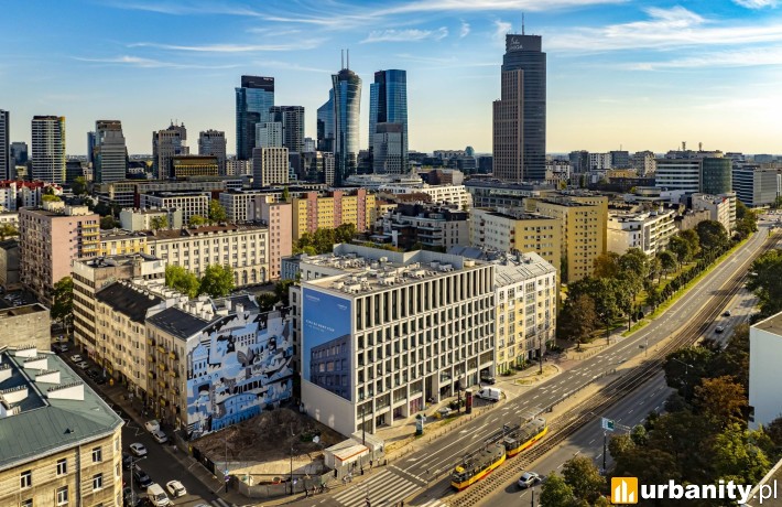 Nowy apartamentowiec domyka pierzeję Woli. Chronos osiągnął stan surowy