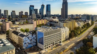 Nowy apartamentowiec domyka pierzeję Woli. Chronos osiągnął stan surowy