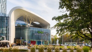 Jedna z najbardziej znanych galerii we Wrocławiu zmienia nazwę. Jest też w 1 proc. najlepiej ocenianych budynków