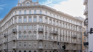 AFI Złota 83 - mieszkania na wynajem długoterminowy w odnowionej kamienicy Wolfa Krongolda