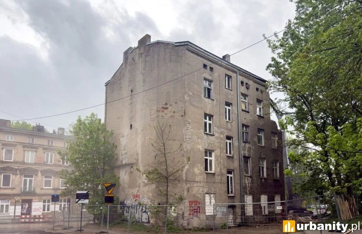 Burzą kamienicę w bliskim centrum Łodzi, aby wybudować dodatkowy pas ruchu i powiększyć park