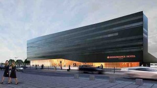 Cztery firmy w boju o dokończenie hotelu na Okęciu