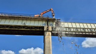 Rozbierają estakadę i modernizują most nad Wartą. Wielka przebudowa kolejowej obwodnicy Poznania
