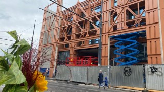 Nietypowa inwestycja o piramidalnej zabudowie powstaje przy Kilińskiego w Łodzi