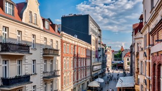 Biura serwisowane w kamienicy powstałej na zlecenie dawnego Międzynarodowego Banku Handlowego