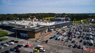 Zmiana elewacji centrum handlowego Nowa Górna w Łodzi po 25 latach. Galeria przeszła spektakularną metamorfozę