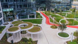 Betonowy parking zamienił się w ogólnodostępny park. Tak zmienia się warszawski Mordor