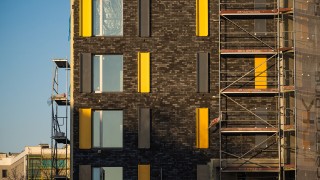 Płytki z Holandii ozdabiają budynek hotelowy Legnicka 60C przy Magnolii Park