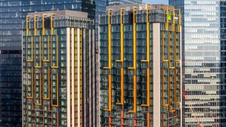 Gotowe dwie wieże w centrum Warszawy. Inwestycja oferuje blisko 600 wykończonych apartamentów