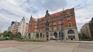 Kiedyś luksusowy hotel, później muzeum. Zabytkowy gmach w sercu Katowic na sprzedaż
