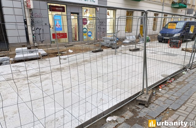 Tak zmienia się ulica Chmielna w Warszawie, marzec 2024 r., fot. mickam