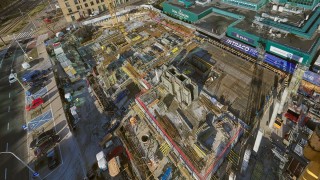 Biurowiec w Warszawie zaczyna piąć się w górę