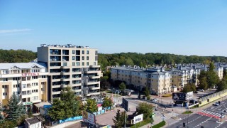 Apartamentowiec zastąpił biurowiec sprzed trzech dekad. Wykonawca kończy prace na Ursynowie