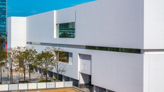 Niecały miesiąc do otwarcia Muzeum Sztuki Nowoczesnej. Pokazali wnętrza gmachu