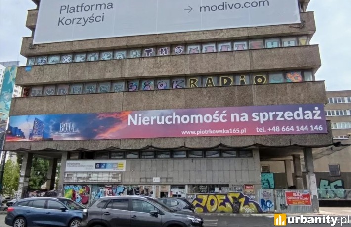Gmach przy Piotrkowskiej 165 wystawiony na sprzedaż, fot. LODZ.PL