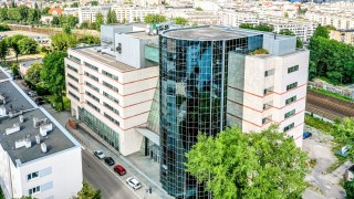 Przeszklony biurowiec w Gdyni z wyłącznym agentem