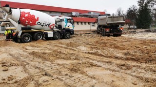 Budowa krytego basenu i rozbudowa szkoły w Żmigrodzie