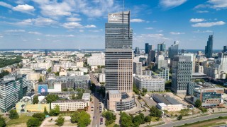 Jedna z największych przebudów powierzchni biurowej w Warszawie. Zobacz nową siedzibę firmy Uniqa